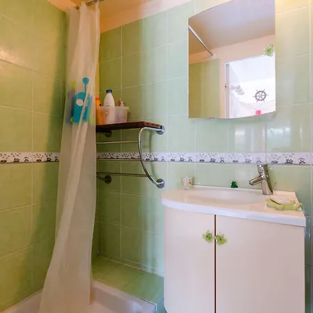 3 Pieces Avec Piscine, Terrasse Et Parking Privatif A Gruissan, Proche Plages Et Commerces - Fr-1-409-217 Villa *
