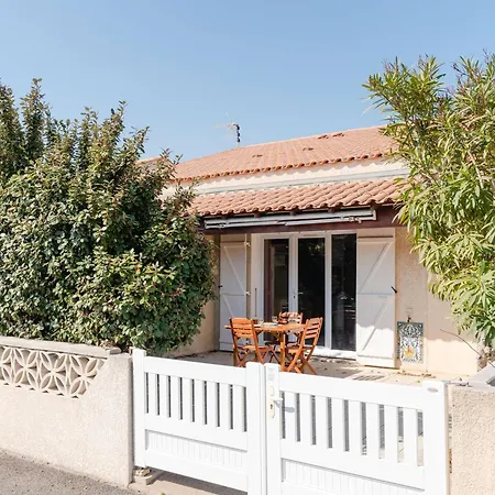 3 Pieces Avec Piscine, Terrasse Et Parking Privatif A Gruissan, Proche Plages Et Commerces - Fr-1-409-217