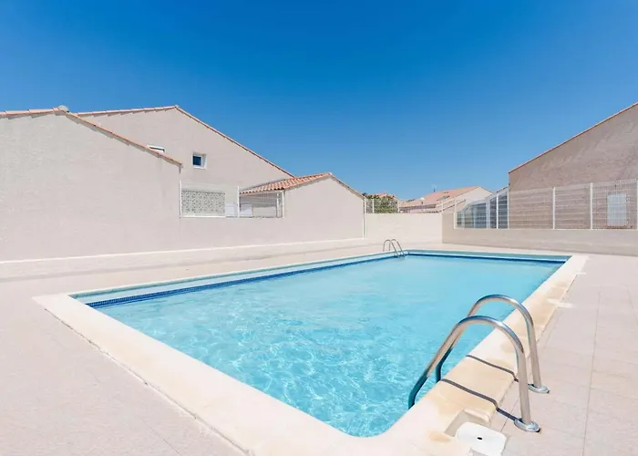 3 Pièces Avec Piscine, Terrasse Et Parking Privatif à Gruissan, Proche Plages Et Commerces - Fr-1-409-217 Villa *