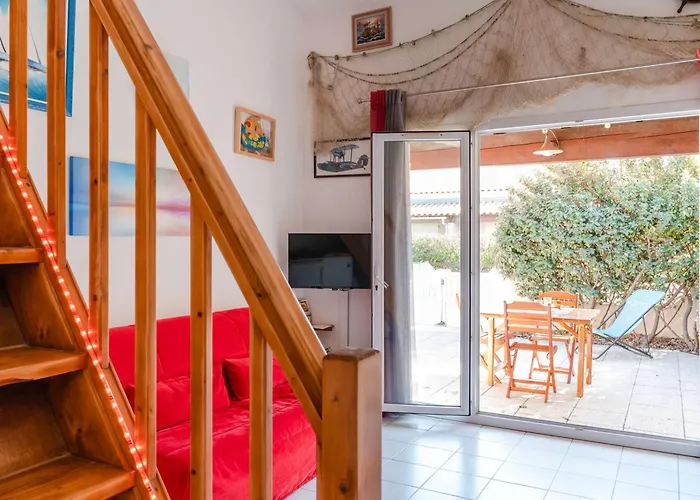 3 Pièces Avec Piscine, Terrasse Et Parking Privatif à Gruissan, Proche Plages Et Commerces - Fr-1-409-217 Villa *