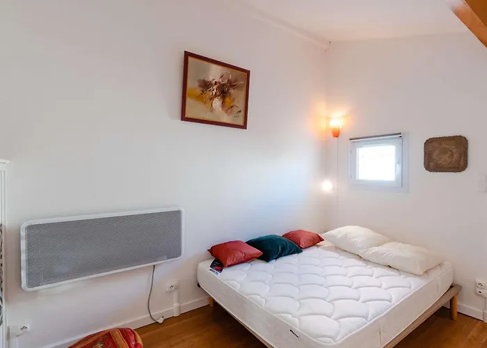 3 Pièces Avec Piscine, Terrasse Et Parking Privatif à Gruissan, Proche Plages Et Commerces - Fr-1-409-217 Gruissan