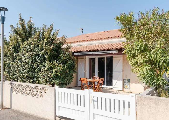 3 Pièces Avec Piscine, Terrasse Et Parking Privatif à Gruissan, Proche Plages Et Commerces - Fr-1-409-217
